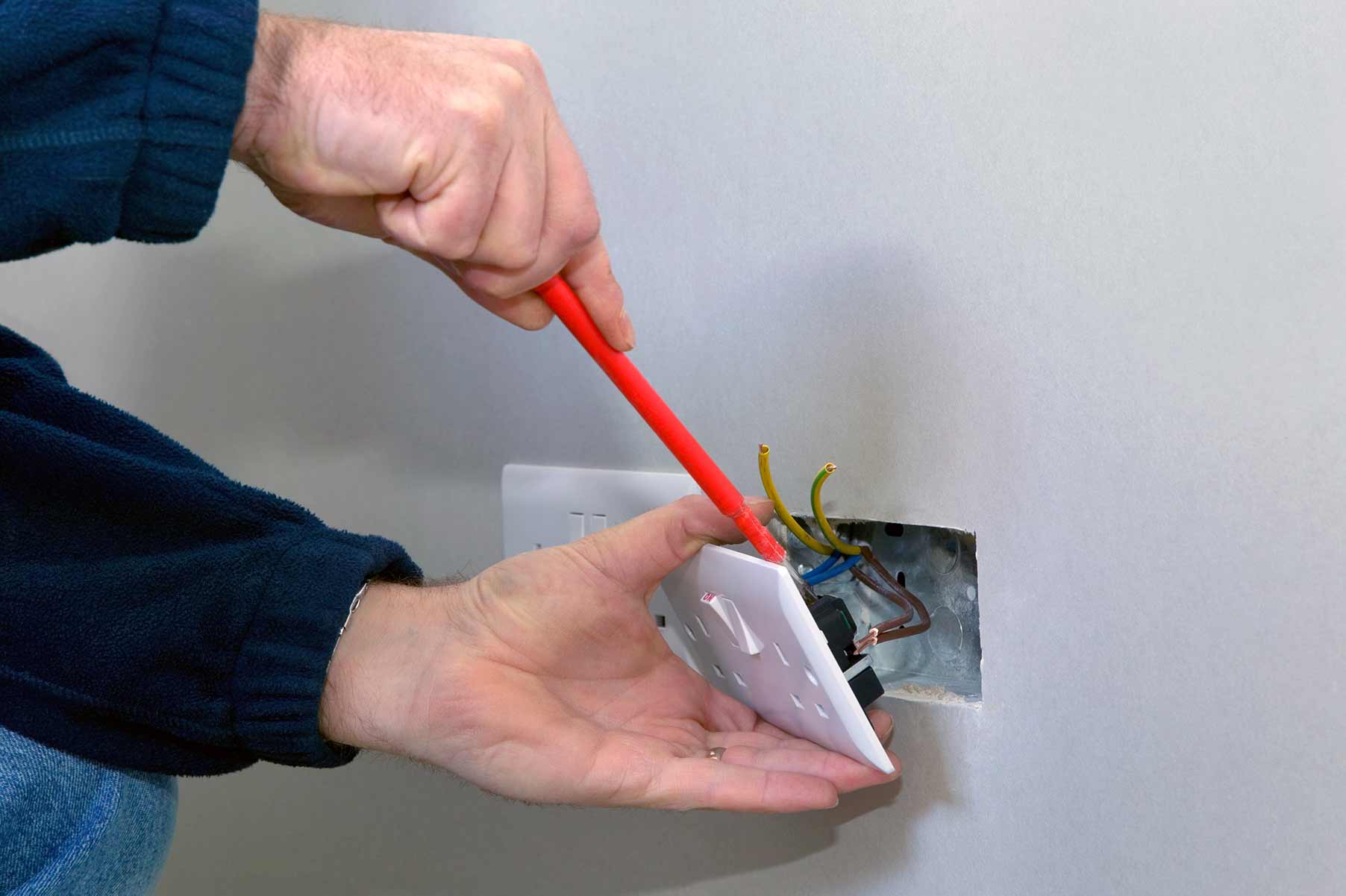 Our electricians can install plug sockets for domestic and commercial proeprties in Moseley and the local area. 